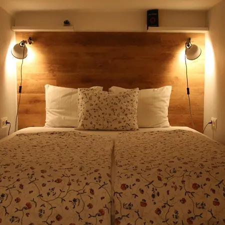 The Rabbit Hole شقة بودابست